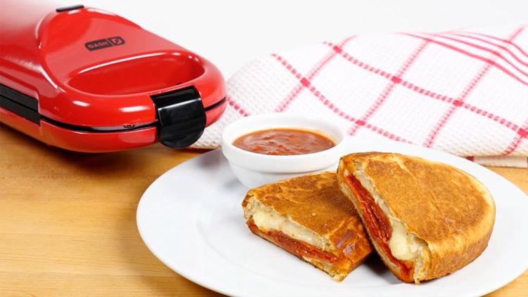 https://odditymall.com/includes/content/upload/dash-omelette-maker-4195.jpg