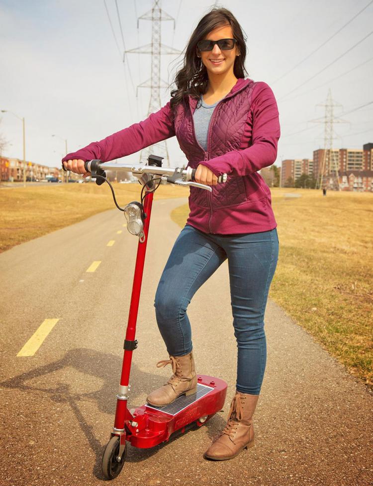 Daymak Photon: A Solar Powered Electric Scooter