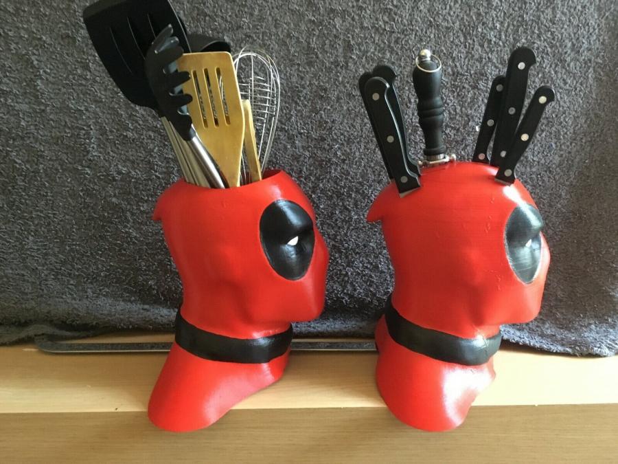 Deadpool knife block - knives in head knife holder