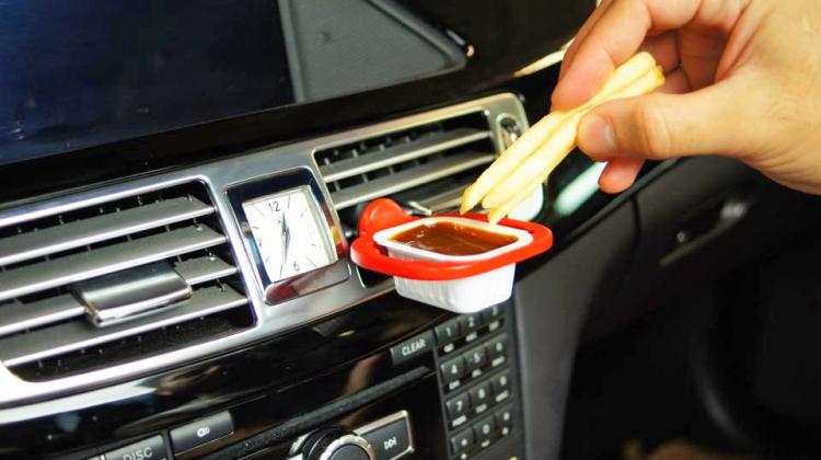 Car Vent Dip Clip: An ingenious dipping sauce holder for your car!