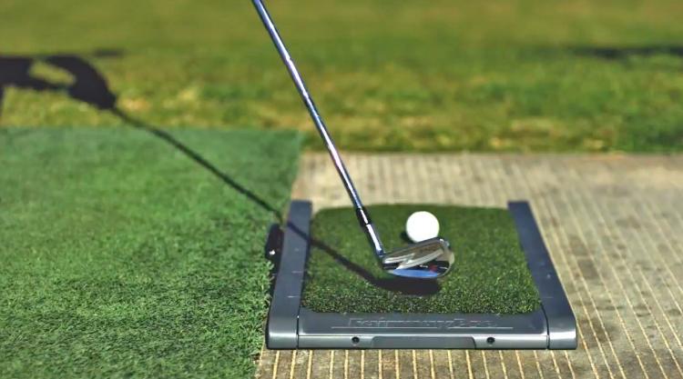 Divot Simulating Golf Mat Helps Practice On Natural Turf