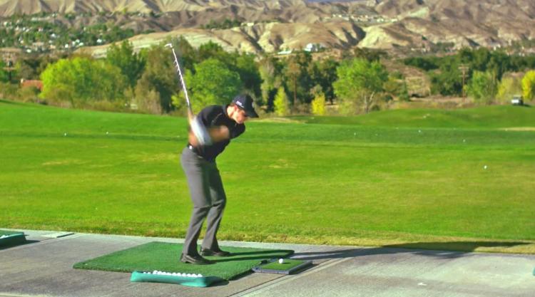 Divot Simulating Golf Mat Helps Practice On Natural Turf