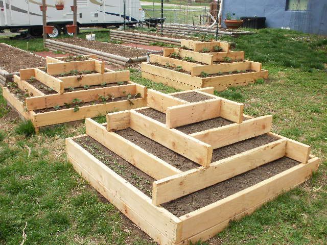 These DIY Pyramid Planters Lets You Grow Strawberries In ...