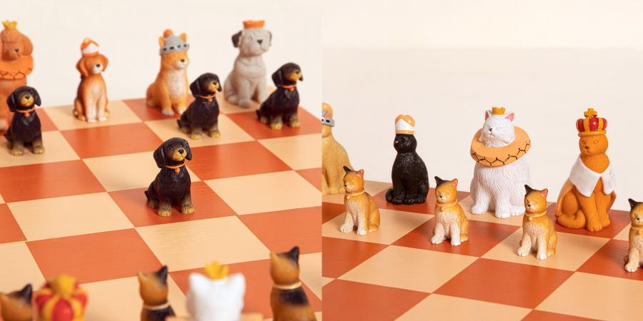 Dogs Vs Cats Chess Set