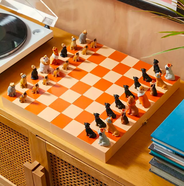 Dogs Vs Cats Chess Set