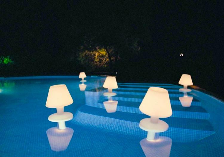 Drifting Pool Lamps - Vividly Illuminates Pool