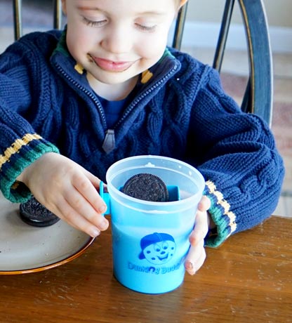 OHSO Big Cookie Dipper - 16 Oz Glass, Oreo Cookie Dunker Funnel, 4 Cookie  Dipping Milk Levels, Dunks 2 Cookies At Once, Holds Cookies At Desired