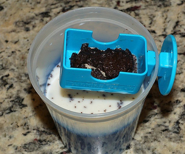 OHSO Big Cookie Dipper - 16 Oz Glass, Oreo Cookie Dunker Funnel, 4 Cookie  Dipping Milk Levels, Dunks 2 Cookies At Once, Holds Cookies At Desired