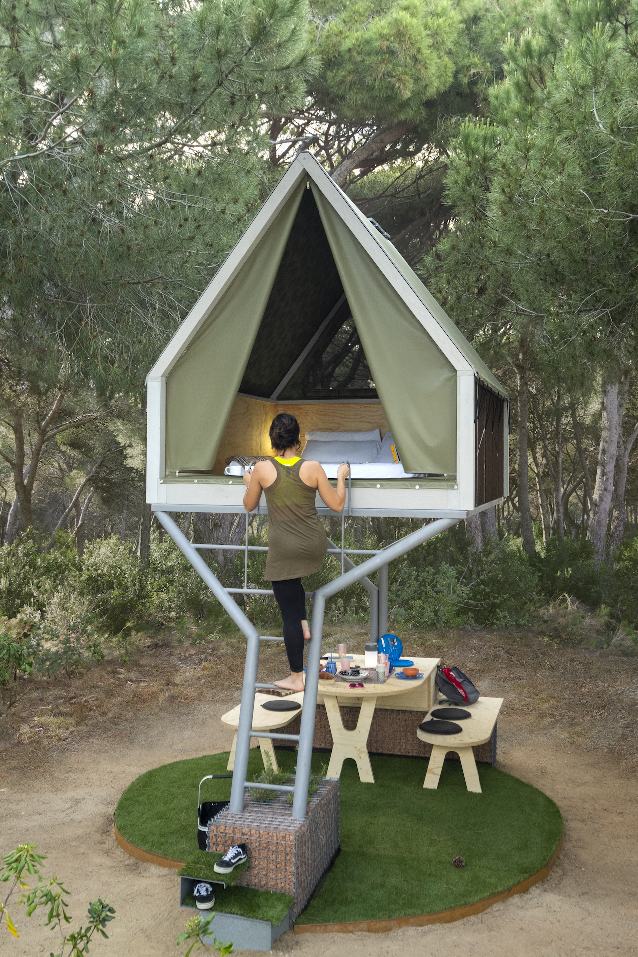 Elevated Cabin With Outdoor Living Are Underneath - Floating mini cabin design