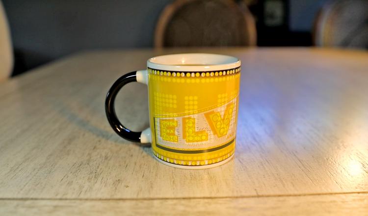 Elvis heat changing coffee mug - elvis mug changes from vegas elvis to memphis elvis with hot liquid