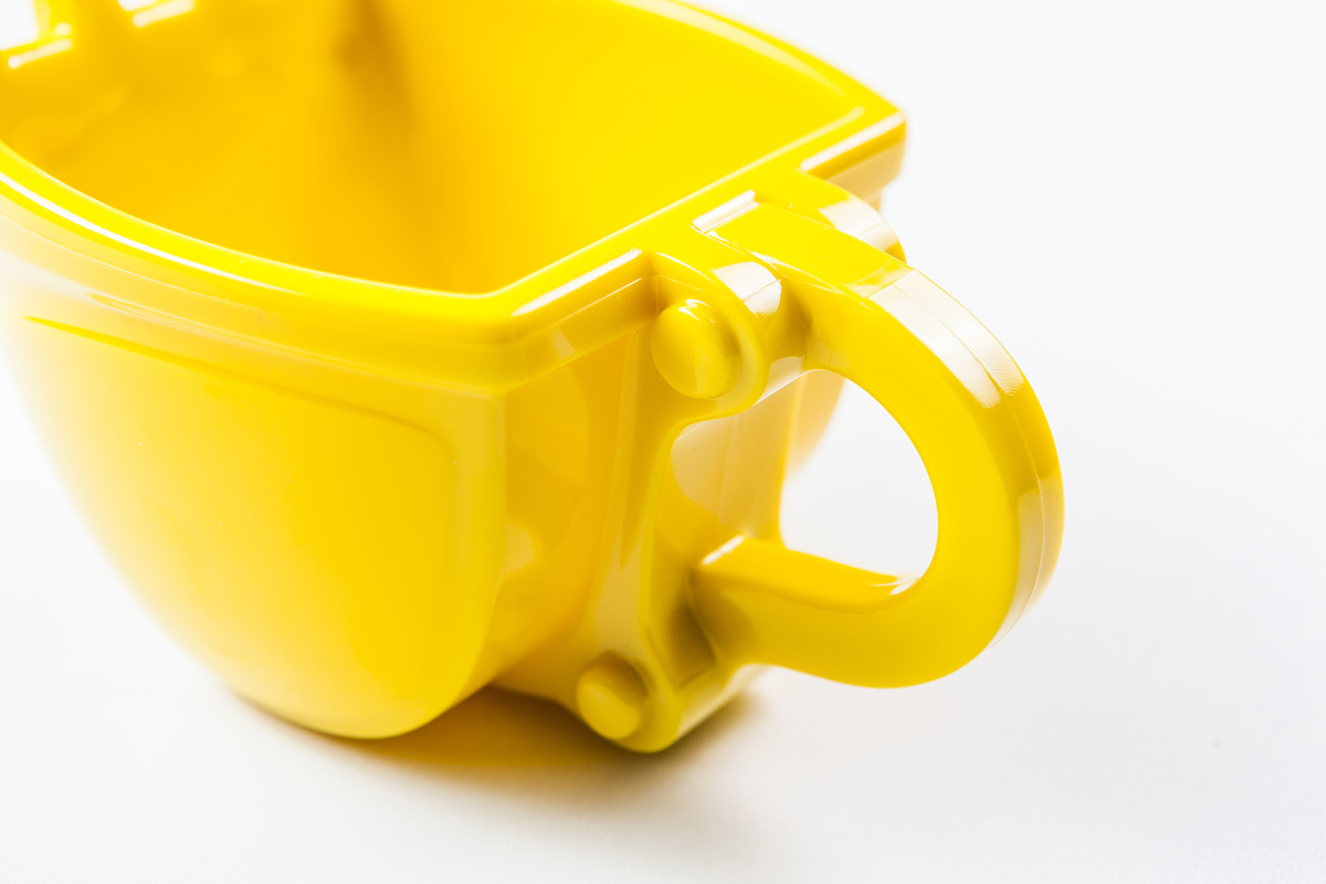 https://odditymall.com/includes/content/upload/excavator-bucket-coffee-mug-6331.jpg