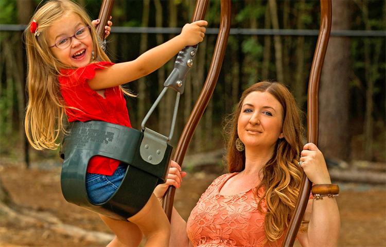 Expression Swing Lets You Swing With Your Child Eye To Eye