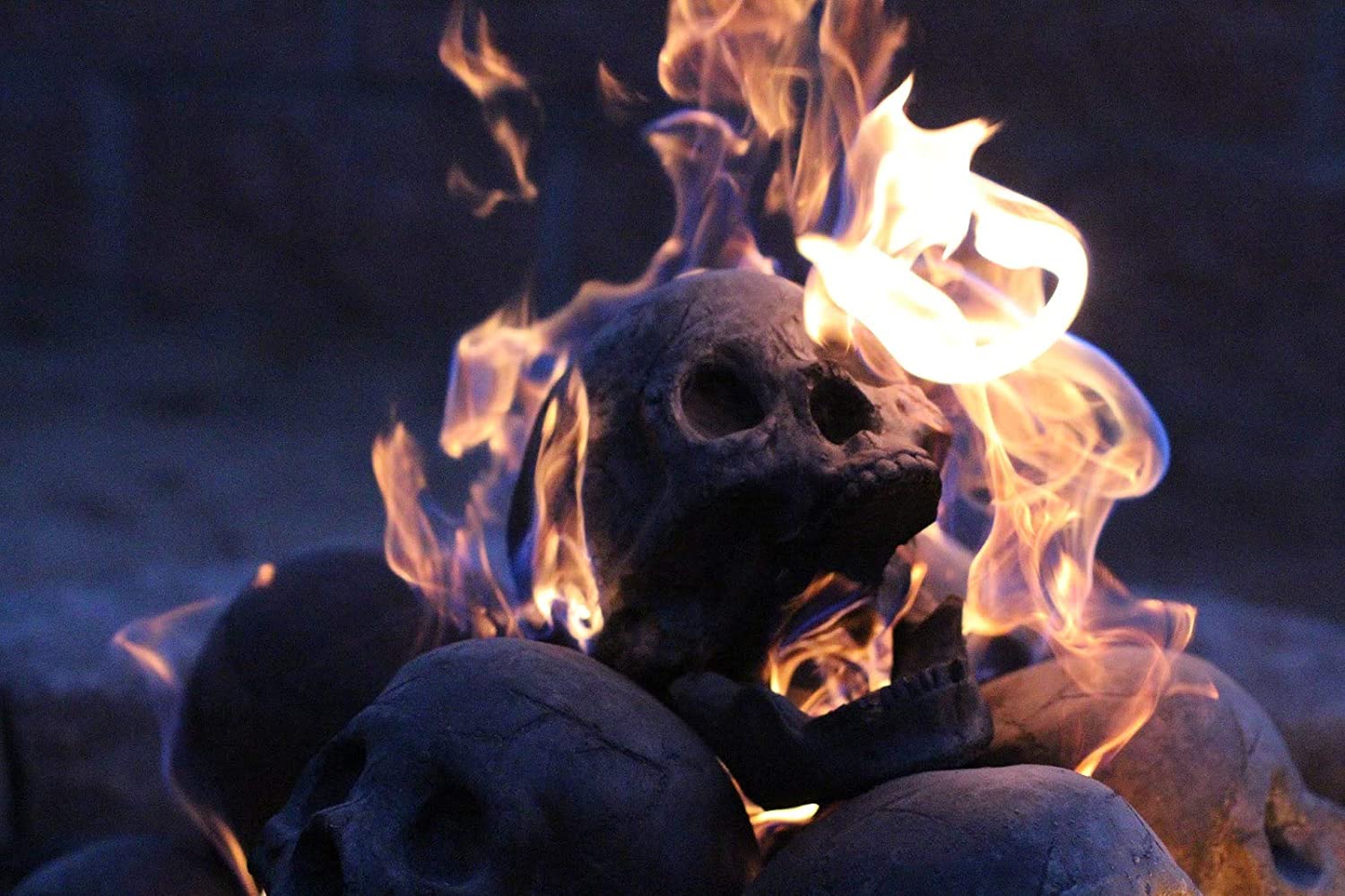 Fake Fireproof Human Skulls For Your Fire-pit - Burning skull bonfire Halloween prop