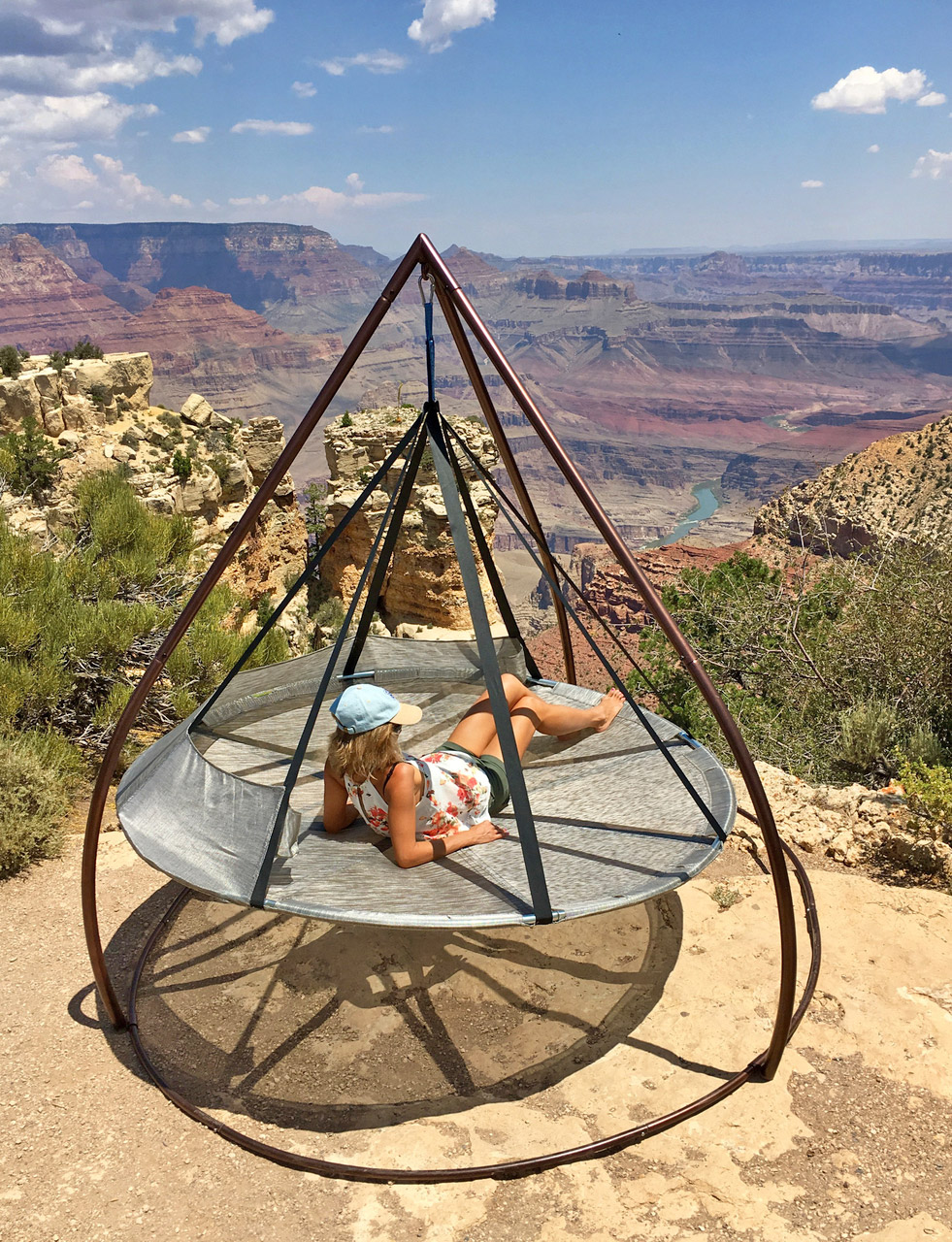 This Flying Saucer Hammock Chair Looks Like The Perfect Place To