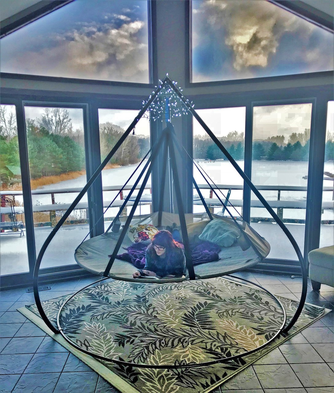 Giant Flying Saucer Hammock Chair With Tripod Stand