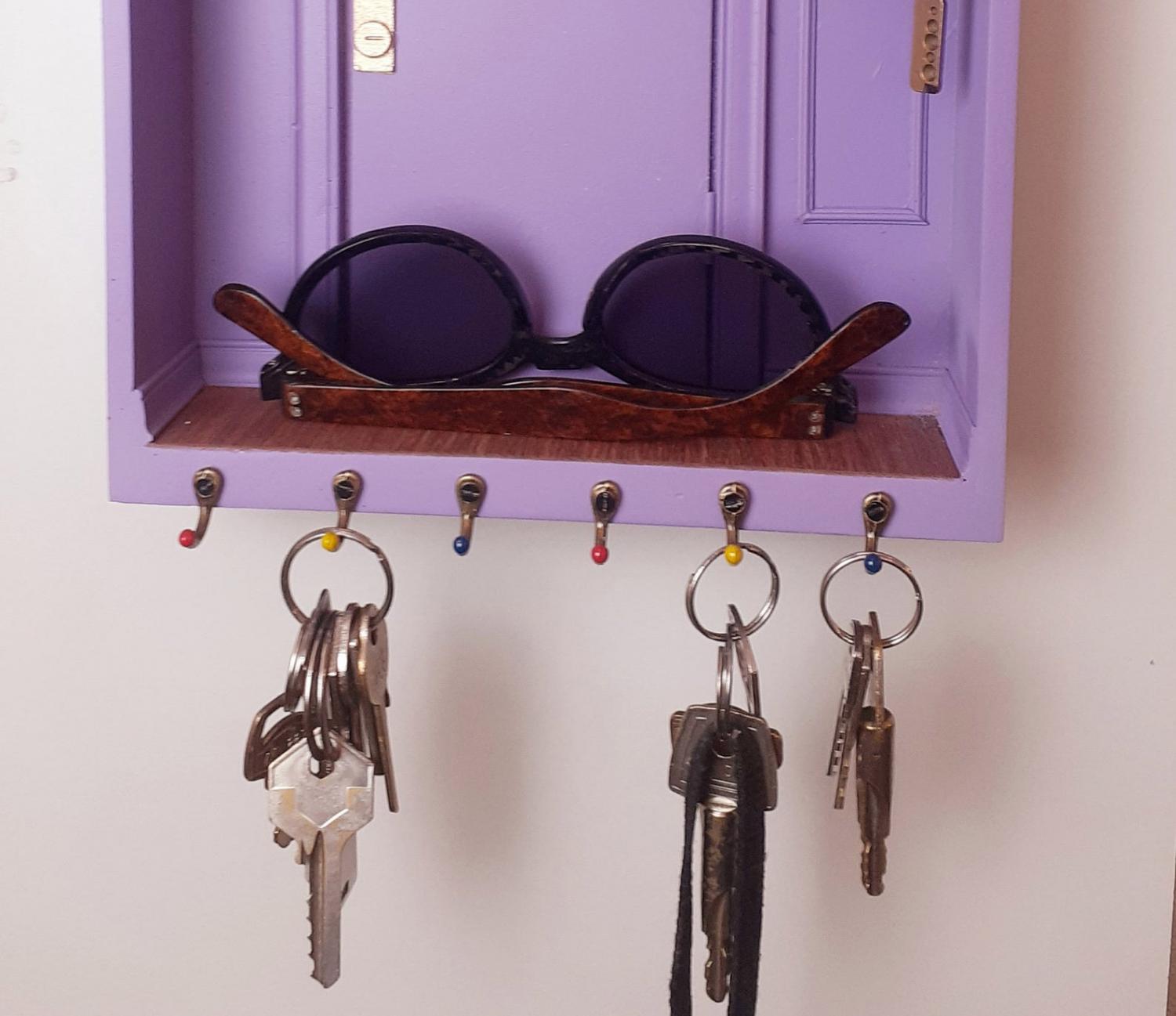 Friends Door Key Holder and Sunglasses Shelf - Friends Purple Door-frame Scale Replica