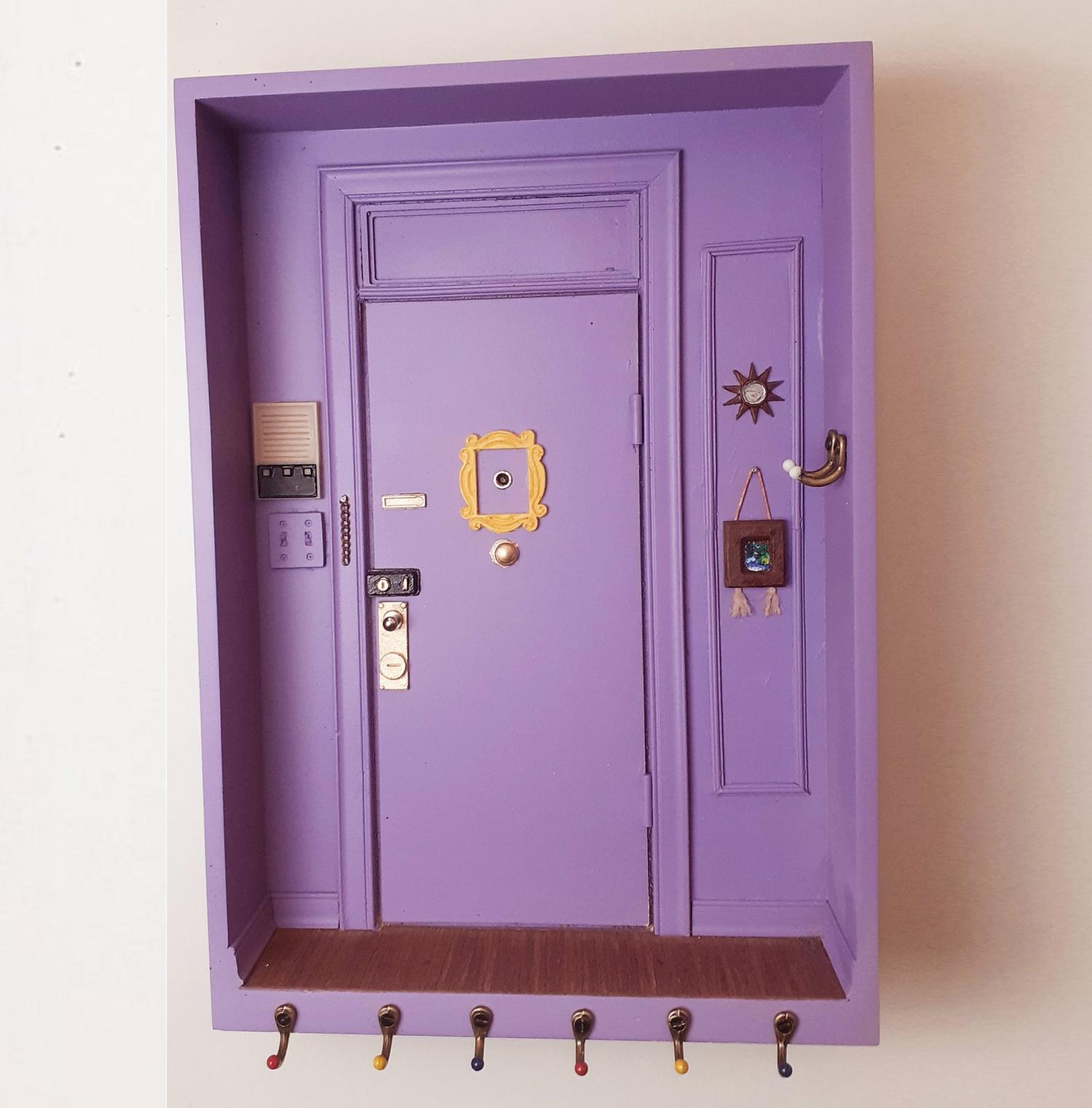 Friends Door Key Holder and Sunglasses Shelf - Friends Purple Door-frame Scale Replica