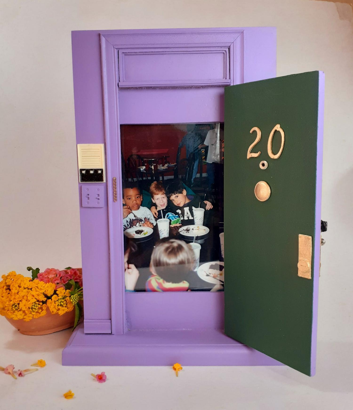 Friends Door Picture Frame - Friends Purple Door-frame Scale Replica