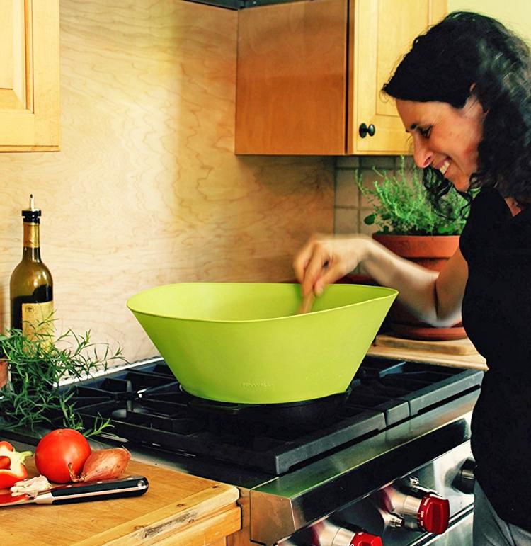 This Fry Wall Will Protect Your Kitchen From Splatters 