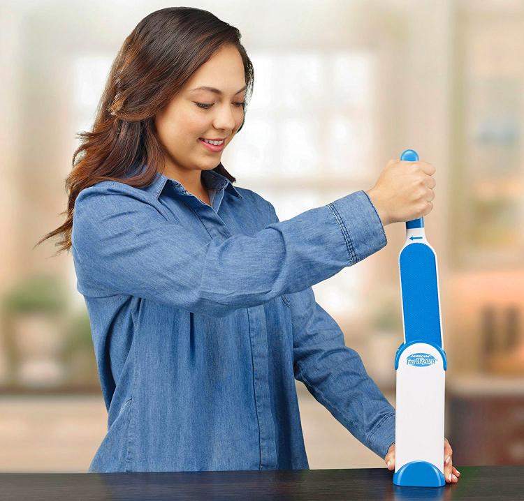 Hurricane Fur Wizard Pet Hair Cleaner With Self-Cleaning Base - Magical lint roller auto cleaning base