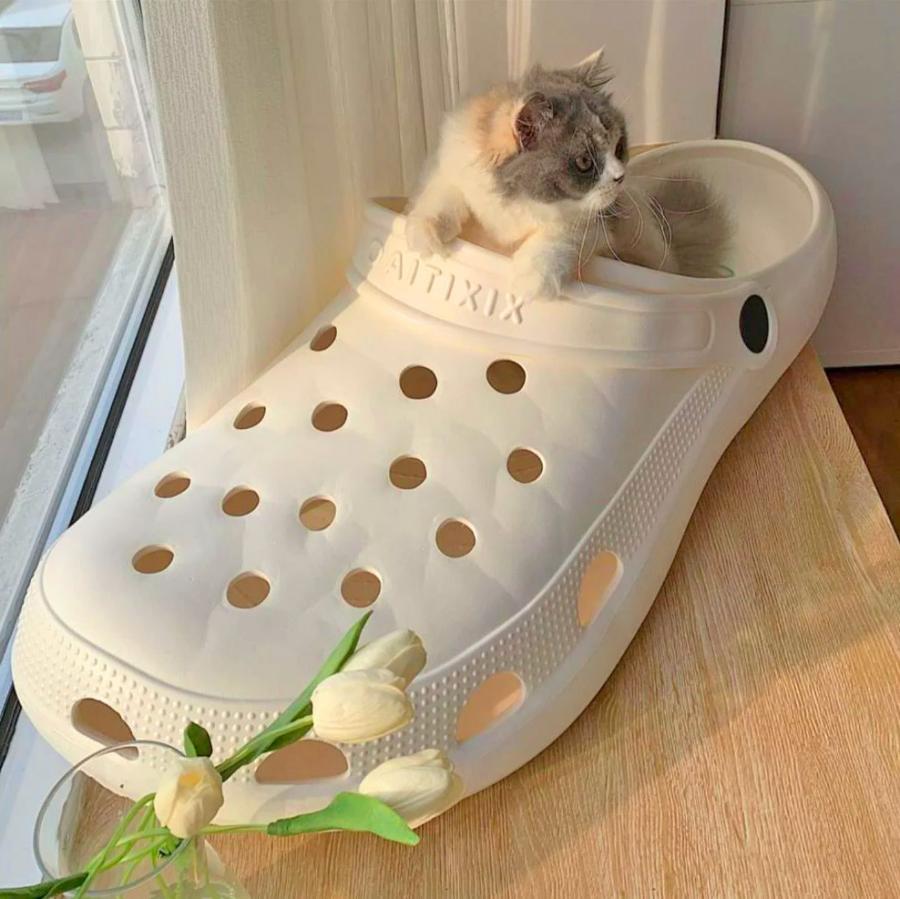 Croc shaped pet clearance bed