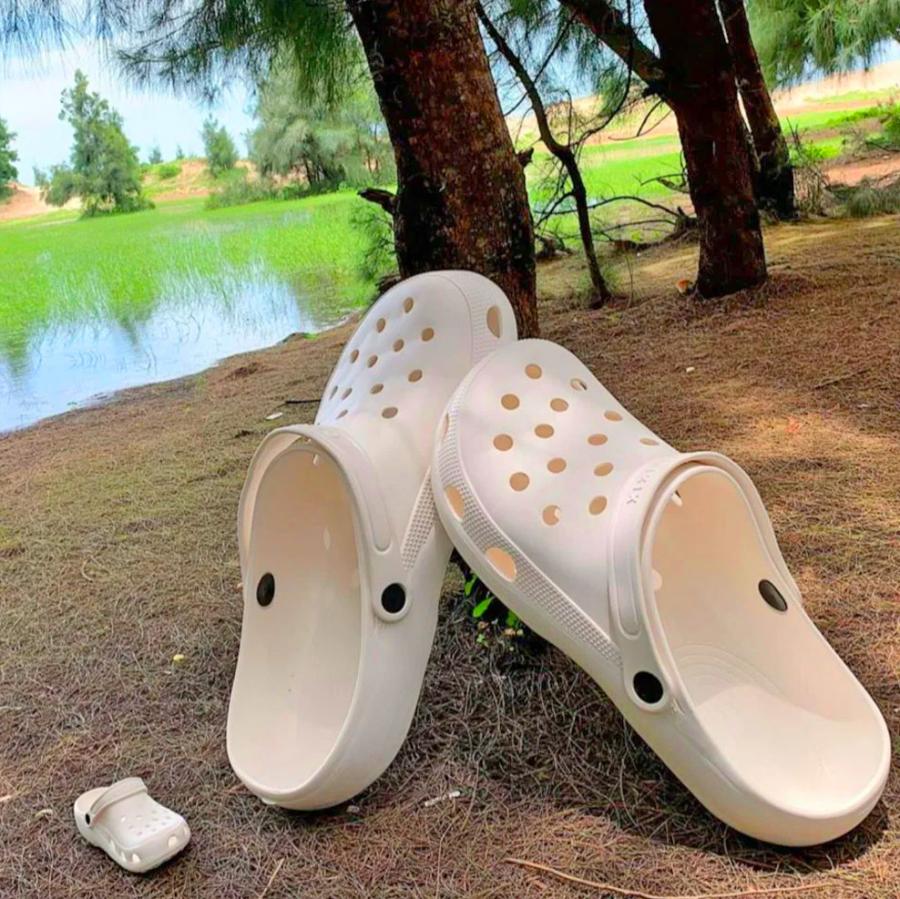 Big best sale crocs shoes