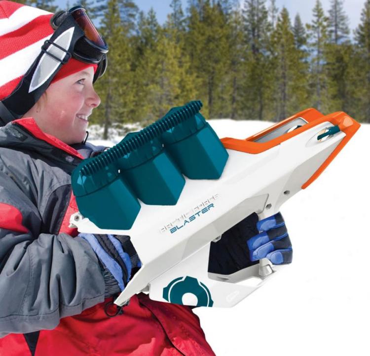 Snowball Blaster Gun: Launches Snowballs Up To 80 Feet