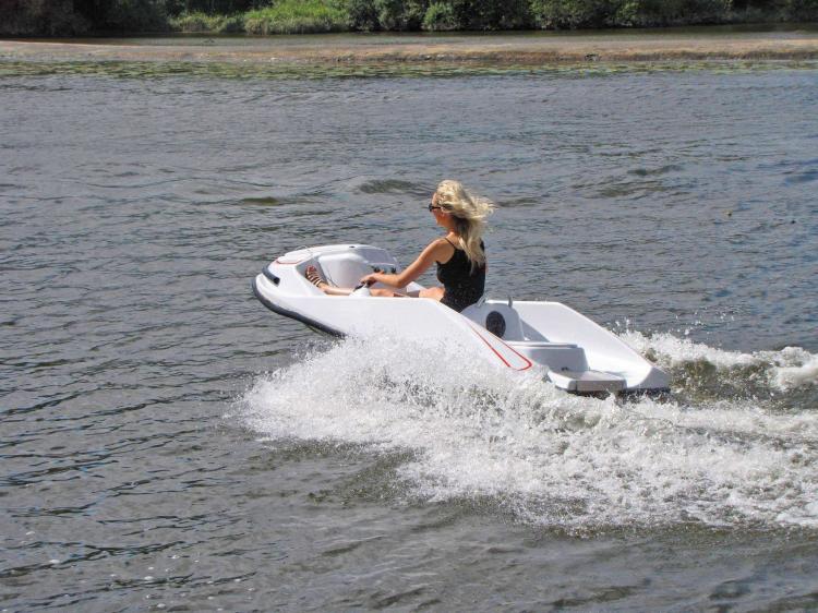 Gliss Speed - Water Go-Kart - Electric Water-based Go-Kart