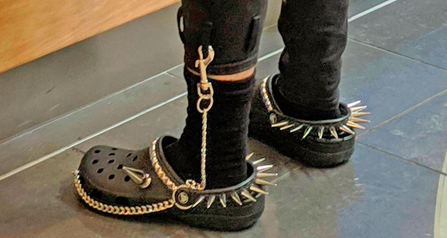 goth crocs spikes｜TikTok Search