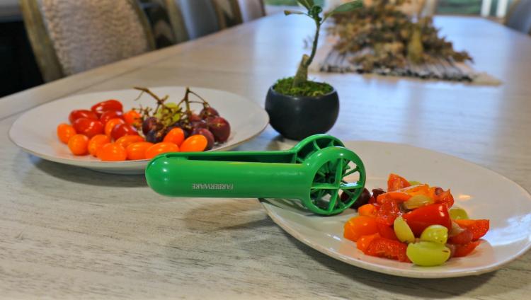 Grape Slicer Easily Cuts Grapes Into 4 Even Slices