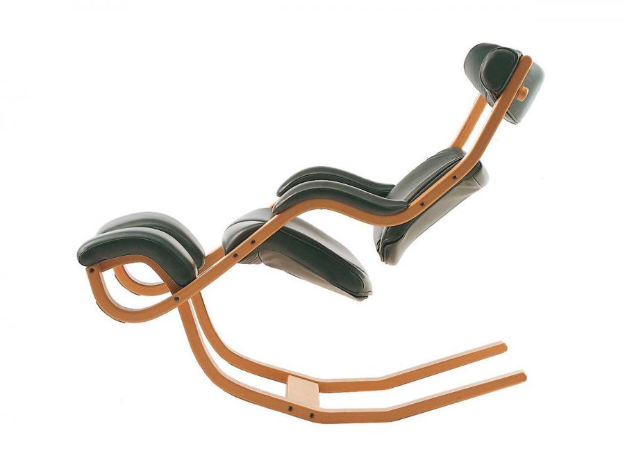 This Reclining Gravity Balance Chair Lets You Lay Down Or Kneel