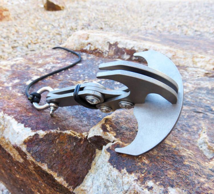 Gravity Hook Mechanical Claw That Doubles as a Grappling Hook