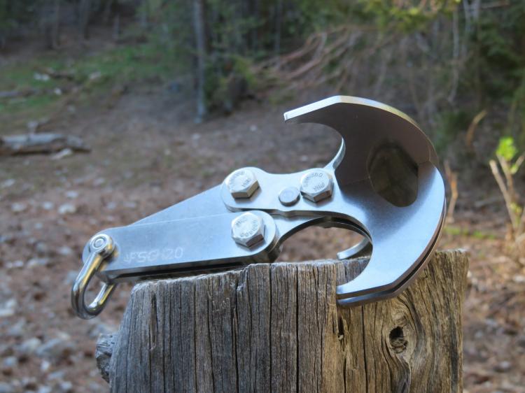 Gravity Hook Mechanical Claw That Doubles as a Grappling Hook