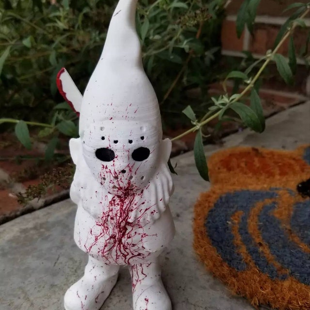 Halloween Garden Gnome - Bloody knife Jason Mask Garden Gnome