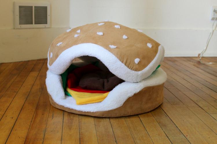 Large hamburger 2024 dog bed