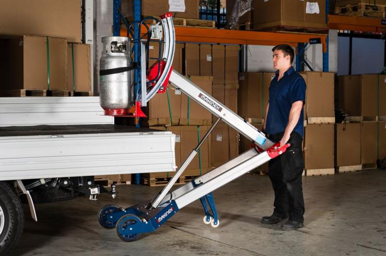 Makinex Hand Powered Forklift - Powered hand truck lets you lift over 300 lbs with one person