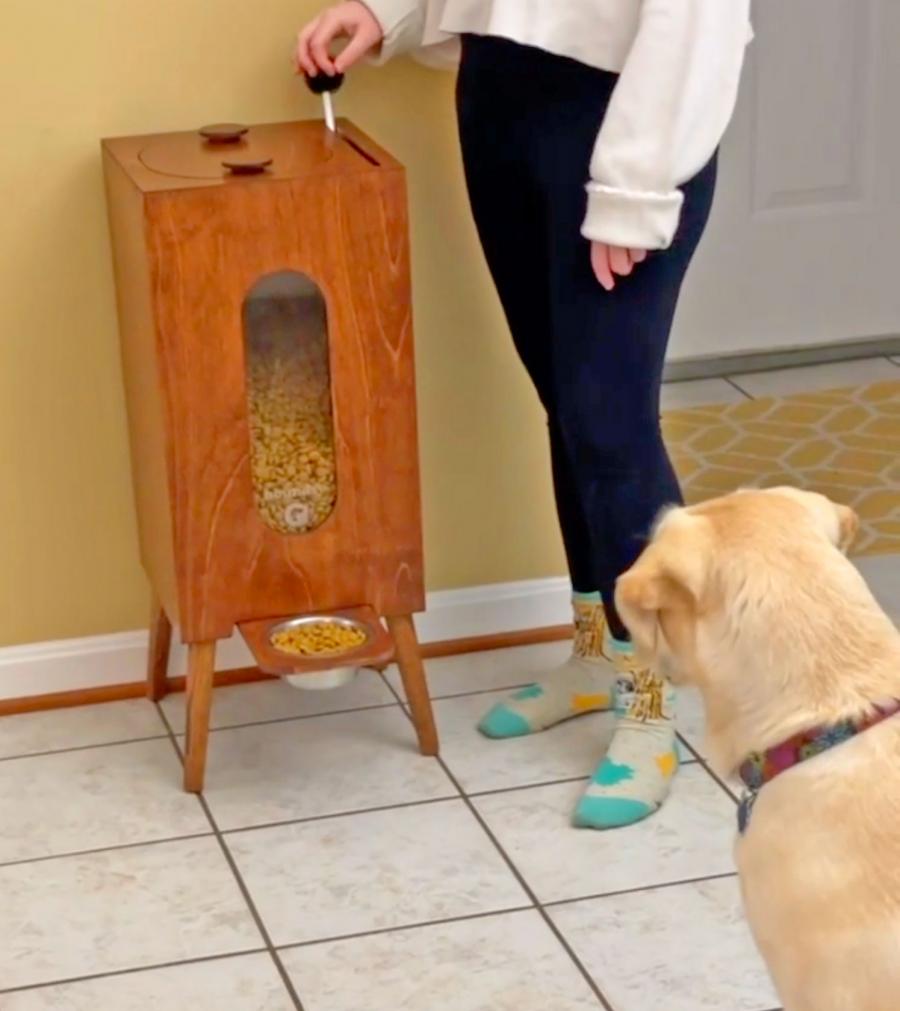 This Houndsy Wooden Dog Food Dispenser Might Be The Easiest Way To