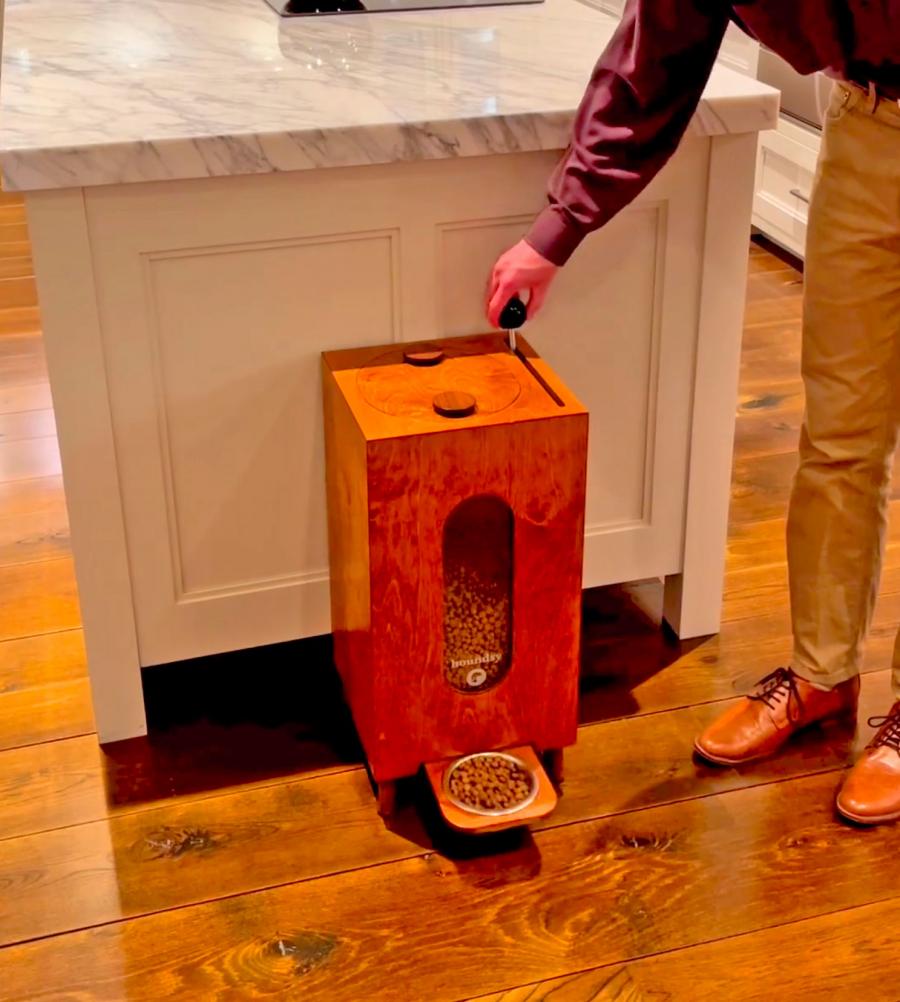 This Houndsy Wooden Dog Food Dispenser Might Be The Easiest Way To