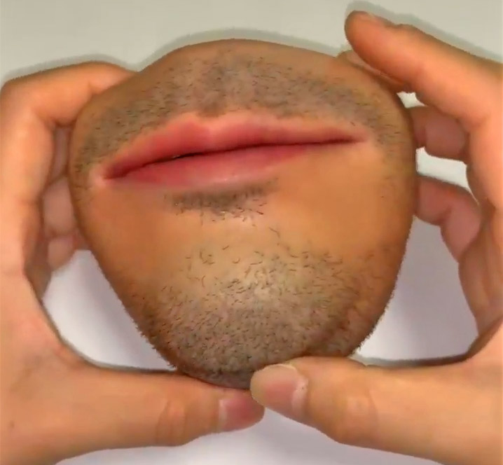 Bizarre Mouth Shaped Coin Purse Becomes Viral - PlayJunkie