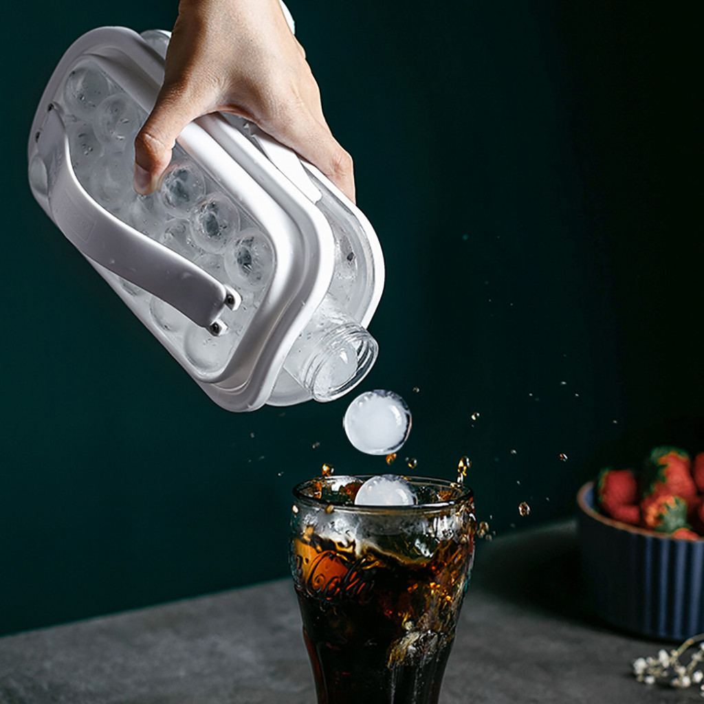 https://odditymall.com/includes/content/upload/ice-kettle-ice-maker-portable-bottle-4762.jpg