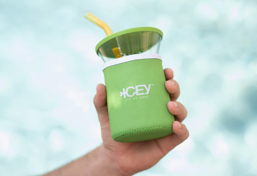 https://odditymall.com/includes/content/upload/icey-spinning-frozen-drink-maker-92.jpg