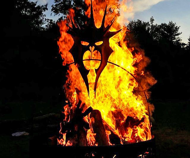 This Fire Pit Makes It Look Like Lotr S Sauron Is Watching You From The Flames