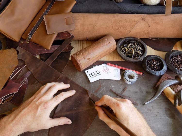 This Leather Sleeve Puts a Handle Onto Any Drinking Glass