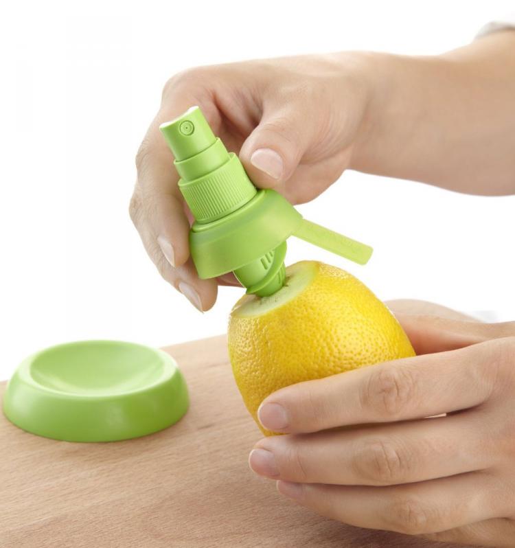 Lemon Sprayer - Lekue Citrus Sprayer - Screws into top of lemon/lime/fruit