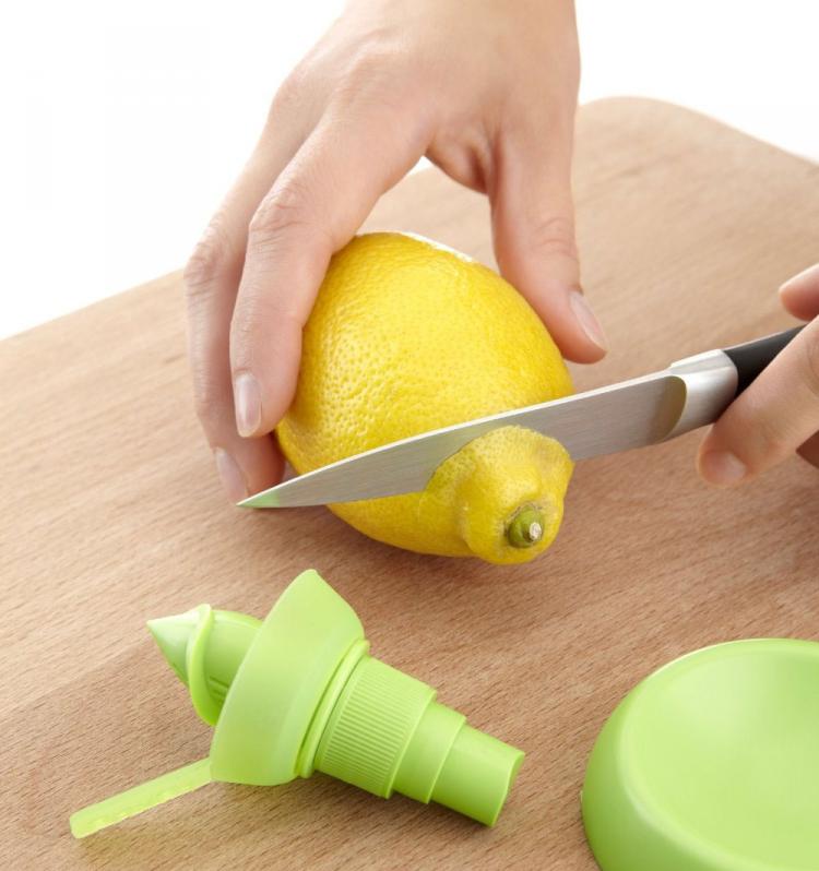 Lemon Sprayer - Lekue Citrus Sprayer - Screws into top of lemon/lime/fruit