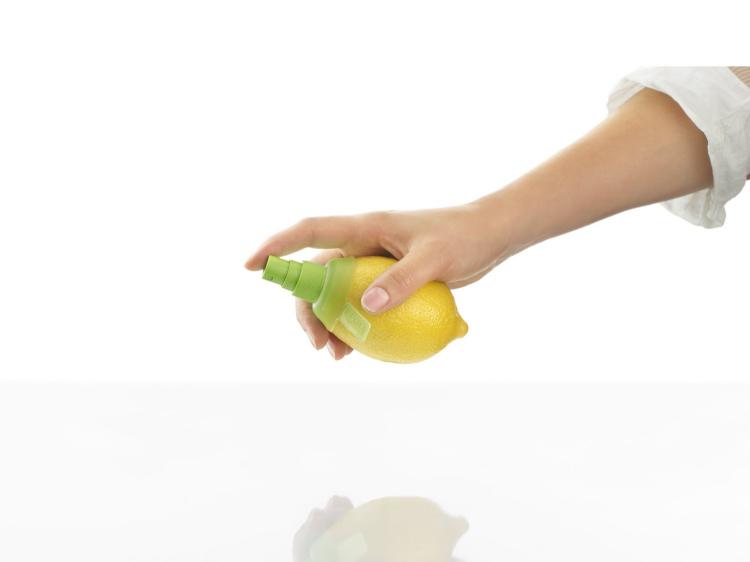 Lemon Sprayer - Lekue Citrus Sprayer - Screws into top of lemon/lime/fruit