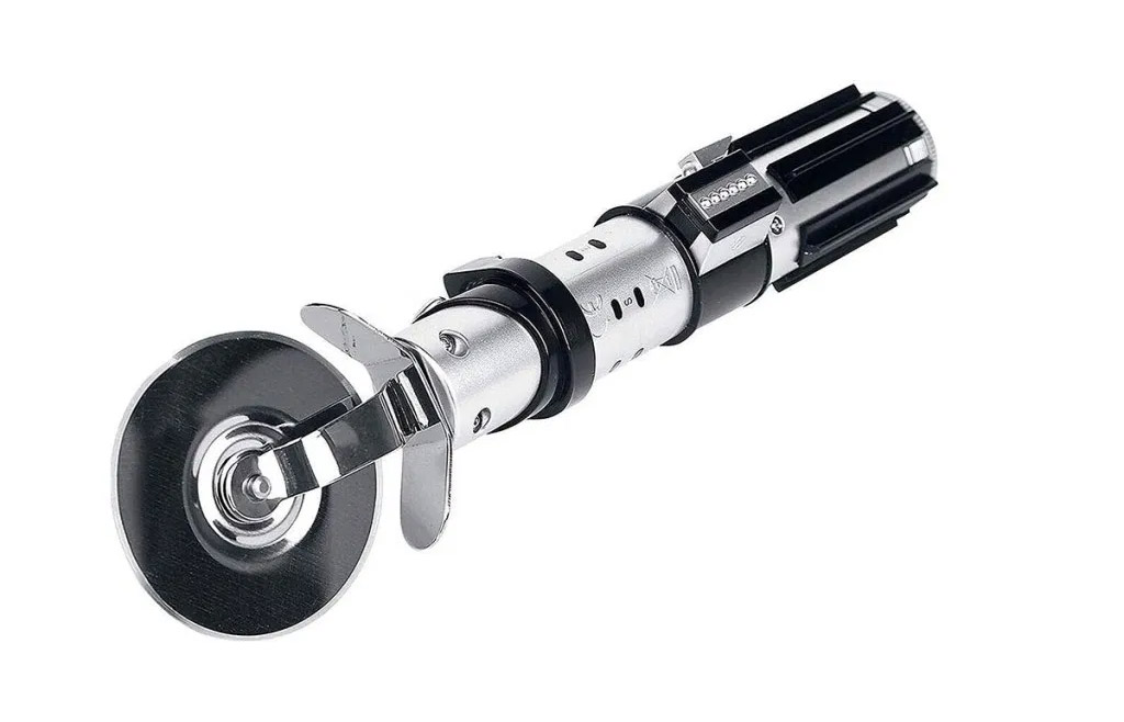 Star Wars Lightsaber Pizza Cutter - Darth Vader Geeky pizza cutter