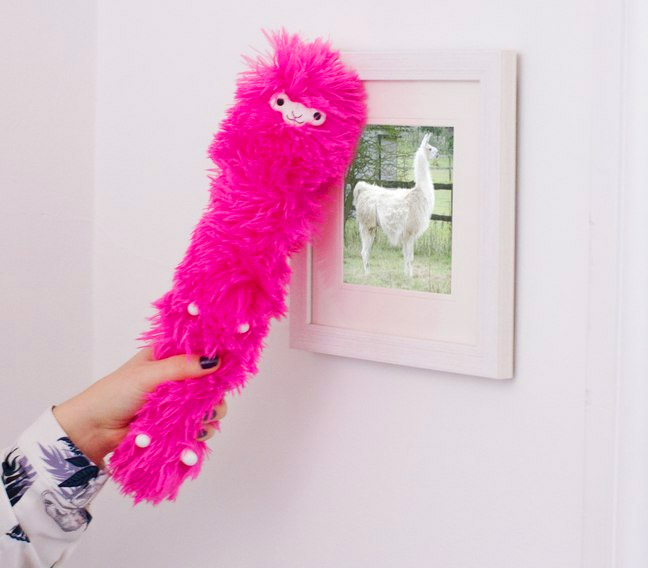 Gift Republic Llama Feather Duster Desktop Novelty Furniture Cleaning Pet 