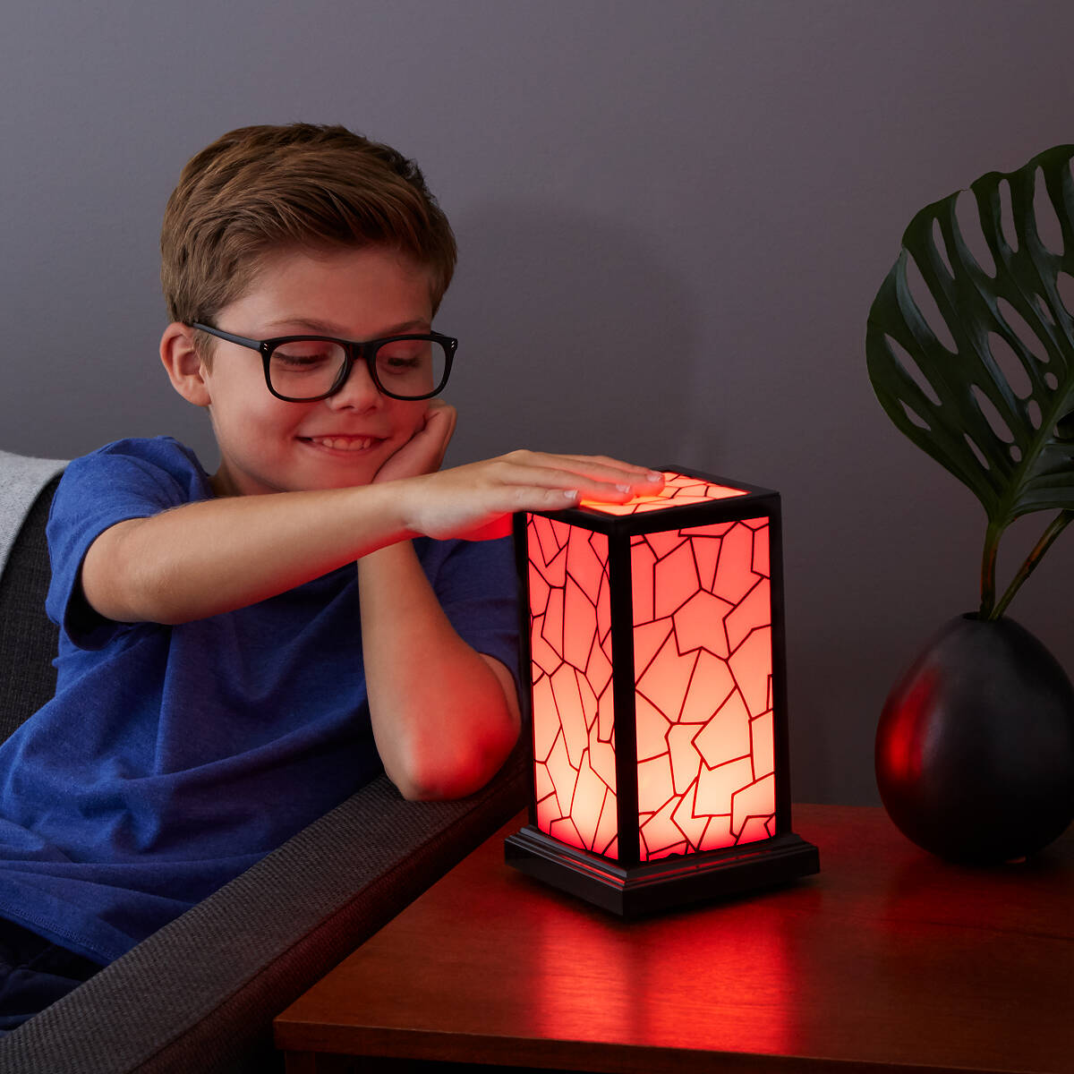 friendship lamps connected by wireless internet