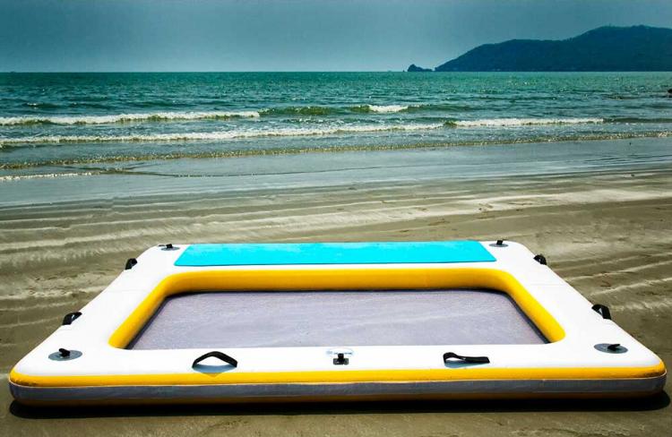 Lounge Raft Deck: A 4-Person Floating Wet Lounge